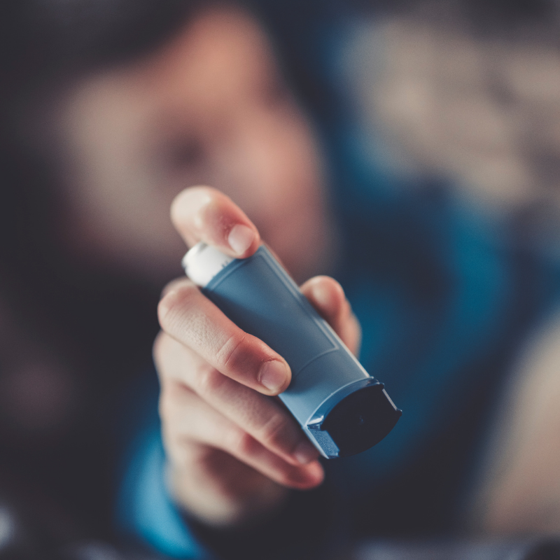 ¿Qué precauciones debemos tener al utilizar inhaladores de corticoides?